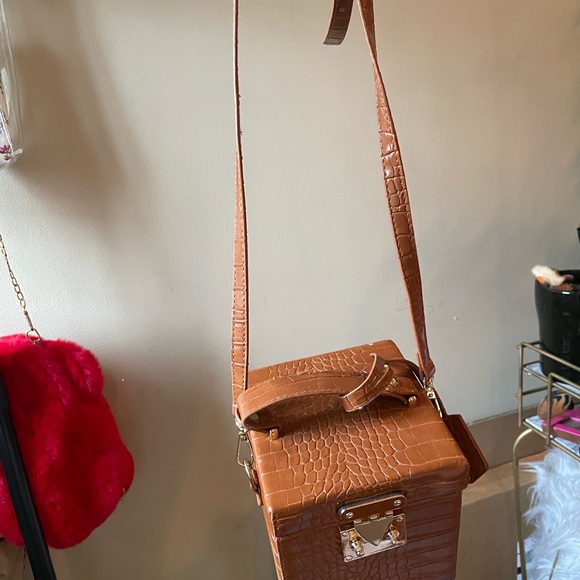 Textured Box Purse - Picture 3 of 3